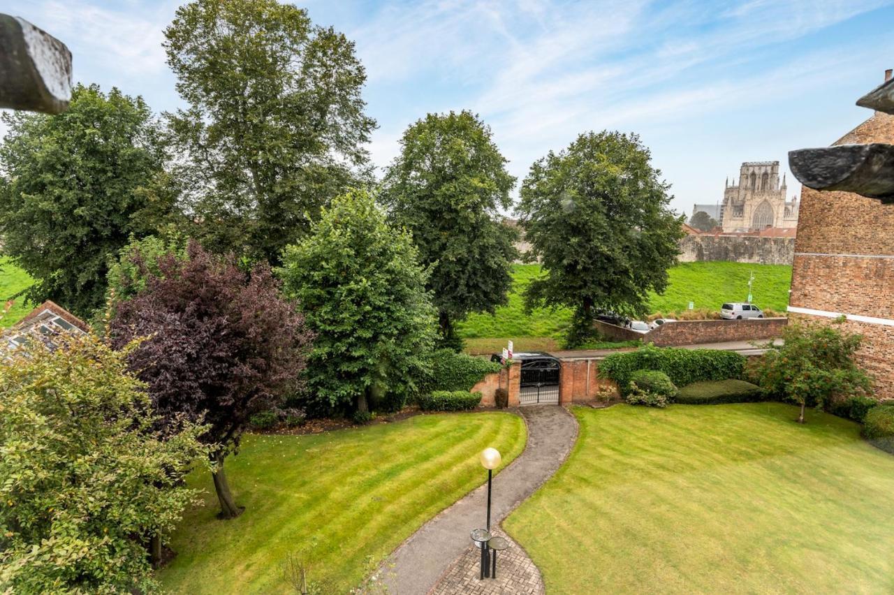Stylish Apt With Minster Views I Pass The Keys York Dış mekan fotoğraf